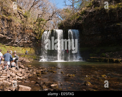 Sgwd yr Eira sulla cascata Afon Hepste nel Parco Nazionale di Brecon Beacons cascate paese Foto Stock