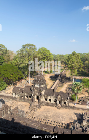 Vista dalla cima del tempio Baphuon, Angkor Thom, Cambogia Foto Stock