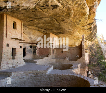 Kivas nel balcone Casa dimora presso il Parco Nazionale di Mesa Verde Foto Stock