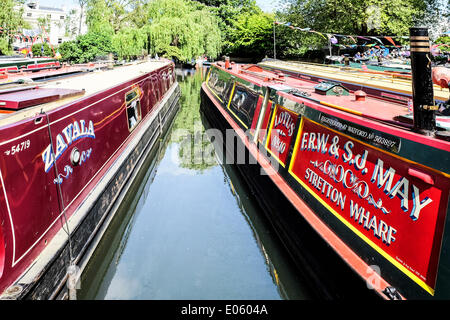 La piccola Venezia, Londra, Regno Unito. Il 3 maggio 2014. L annuale Canalway cavalcata alla festa organizzata dalle vie navigabili associazione, si svolge oltre il giorno di maggio Week-end di vacanza a Little Venice, Paddington, Londra. Oltre 100 colorato canal barche sono presenti a questo evento tradizionale. Fotografo: Gordon Scammell/Alamy Live News Foto Stock