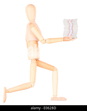 Manichino di legno uomo d affari che mostra molto denaro isolato Foto Stock