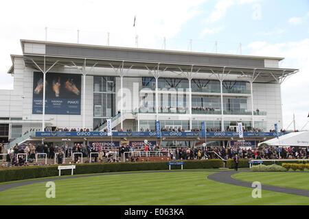 Newmarket, Regno Unito. 03 Maggio, 2014. Newmarket racecourse con parade ring durante il 2014 Guinea Festival da Newmarket. Credito: Azione Sport Plus/Alamy Live News Foto Stock