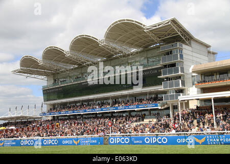 Newmarket, Regno Unito. 03 Maggio, 2014. Newmarket racecourse grandstand durante il 2014 Guinea Festival da Newmarket. Credito: Azione Sport Plus/Alamy Live News Foto Stock