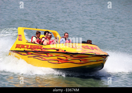 Vacanzieri prendere un emozionante giro in jet boat in Myrtle Beach, Carolina del Sud degli Stati Uniti. Foto Stock