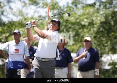 Charlotte, North Carolina, Stati Uniti d'America. Il 3 maggio, 2014. PHIL MICKELSON tees off sul foro xvi sabato nel terzo round del Wells Fargo Championship presso la Cava di quaglia Country Club. Credito: Matt Roberts/ZUMA filo/ZUMAPRESS.com/Alamy Live News Foto Stock