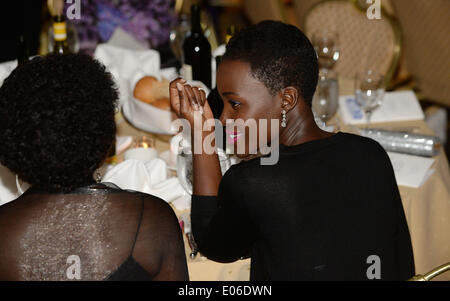 Washington, DC, Stati Uniti d'America. Il 3 maggio, 2014. Attrice Amondi Lupita Nyong'o assiste l annuale White House Correspondent Association Gala presso il Washington Hilton Hotel, 3 maggio 2014 a Washington, DC. Credito: Olivier Douliery/Piscina via CNP/dpa/Alamy Live News Foto Stock