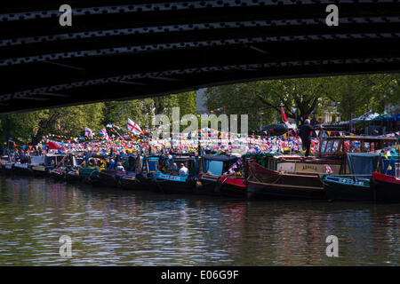 Londra, Regno Unito. Il 4 maggio, 2014. Narrowboats ormeggiata in piccola Venezia durante il Canalway cavalcata che si tiene ogni anno il giorno di maggio weekend festivo. Credito: Paolo Davey/Alamy Live News Foto Stock