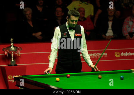 Mark Selby beats Ronnie O'Sullivan 18-14 per vincere world snooker final 2014 Foto Stock