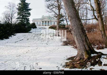 Il Palazzo del Belvedere visto da di Lazienki Park (parco delle Terme Reali) a Varsavia, Polonia Foto Stock