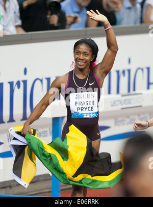 Velocista giamaicana Shelly-Ann Fraser-Pryce dopo la vittoria delle donne 200m IAAF Diamond classifica finale di gara "Weltklasse Zürich". Foto Stock