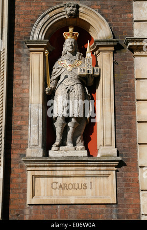 Re Carlo 1 statua Guildhall Worcester Worcestershire Inghilterra REGNO UNITO Foto Stock