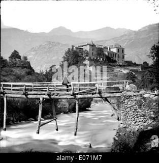 Vue générale du château de Gudanes, Château Verdun, près les Cabannes Foto Stock