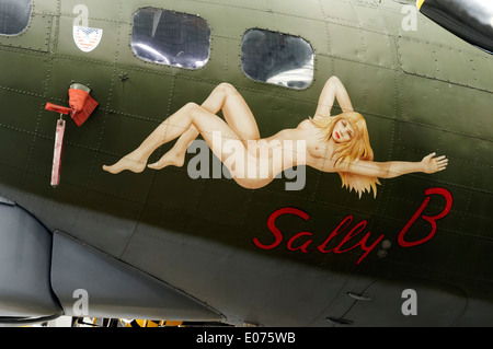 Naso artwork sul Boeing B-17 Sally B a Duxford Air Museum Foto Stock