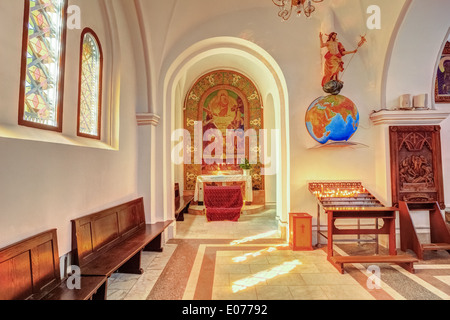 Interno della Bielorussia cattolica romana chiesa dei Santi Simone e Helen (Chiesa Rossa) su Piazza indipendenza il 5 aprile 2014 Foto Stock