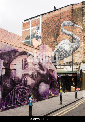 Arte di strada all'angolo di Brick Lane e Hanbury Street da Roa Rone e Martin Ron Foto Stock