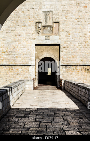 Dettaglio del castello di Barletta, una città che si trova in Puglia, Italia meridionale Foto Stock