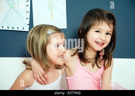 Due bambine come ballerini, ritratto Foto Stock