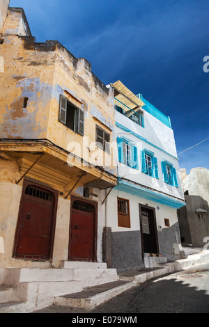 Case di vita nella vecchia Medina, centrale parte storica di Tangeri, Marocco Foto Stock