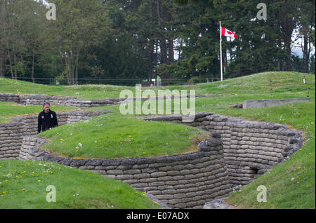 Trincea ricostruita a battlefield park vicino a Canadian National Vimy Memorial in Vimy/Francia (Regione Nord-Pas-de-Calais), foto scattata su 22th, aprile 2014 Foto Stock