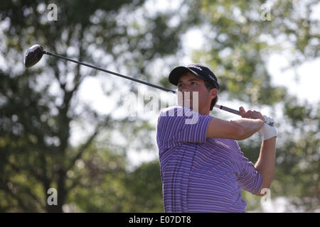 Charlotte, North Carolina, Stati Uniti d'America. Il 4 maggio, 2014. KEVIN KISNER tees off sul foro di XVI domenica durante il round finale del Wells Fargo Championship presso la Cava di quaglia Country Club di Charlotte, NC. © Matt Roberts/ZUMAPRESS.com/Alamy Live News Foto Stock