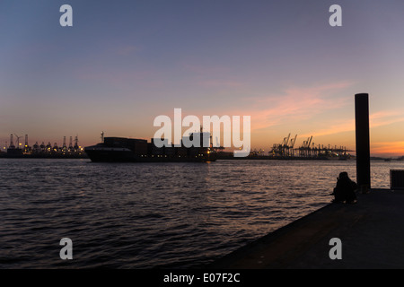 Tramonto al Docklands in Hamburg Altona Altstadt Foto Stock