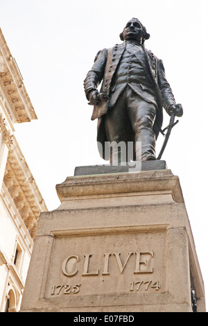 Statua di Robert Clive su Clive passi in King Charles Street a Whitehall, Londra Foto Stock