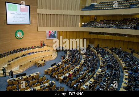 Etiopia ad Addis Abeba. Il 5 maggio, 2014. Il premier cinese LI Keqiang offre un discorso all Unione africana (AU) Conference Centre in Etiopia ad Addis Abeba, 5 maggio 2014. © Wang Ye/Xinhua/Alamy Live News Foto Stock