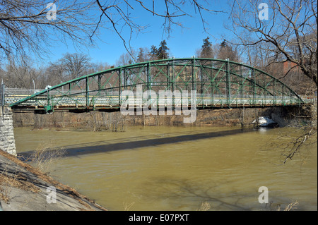 Blackfriars bridge un ferro vecchio ponte che attraversa il fiume Tamigi a Londra, Ontario. Foto Stock