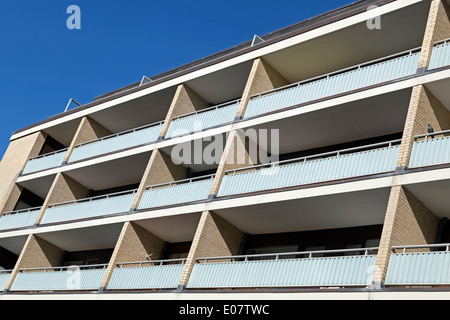 Facciata di moderni edifici di appartamenti in westerland sull'isola di Sylt, Germania Foto Stock