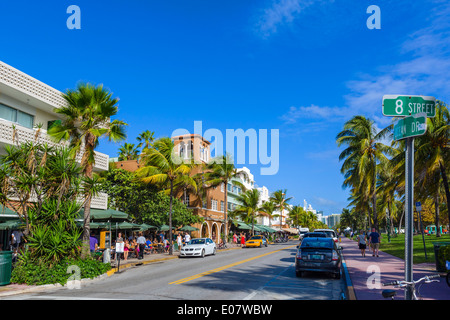 Ocean Drive a 8th Street, South Beach, Miami Beach, Florida, Stati Uniti d'America Foto Stock