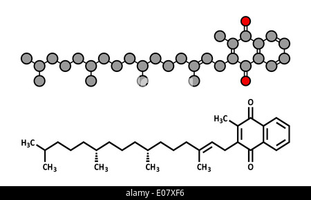 La vitamina K (K1, phylloquinone, fitomenadione) molecola. Stilizzata 2D rendering e tradizionale formula scheletrico. Foto Stock