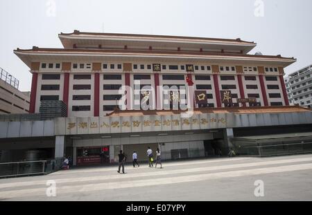 Los Angeles, California, USA. 5 apr, 2014. La costruzione di Lo Wu il punto di controllo nella città di Shenzhen, nella provincia di Guangdong, Cina. © Ringo Chiu/ZUMAPRESS.com/Alamy Live News Foto Stock