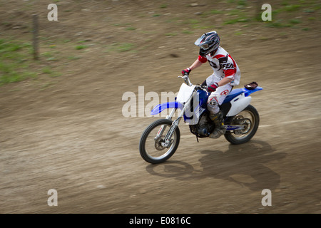 Amatoriale pilota di motocross a Cieszyn pista motocross, Polonia. Foto Stock