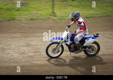 Amatoriale pilota di motocross a Cieszyn pista motocross, Polonia. Foto Stock