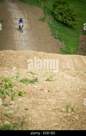 Amatoriale pilota di motocross a Cieszyn pista motocross, Polonia. Foto Stock