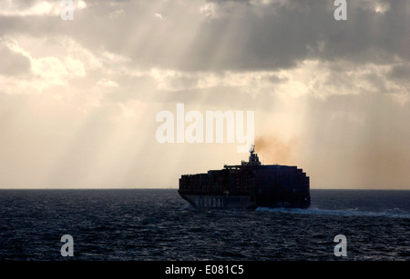 AJAXNETPHOTO. Canale Inglese.- nave portacontainer HYUNDAI FORTUNE, teste a ovest del canale. Foto:JONATHAN EASTLAND/AJAX Foto Stock