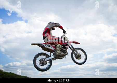 Amatoriale pilota di motocross a Cieszyn pista motocross, Polonia. Foto Stock