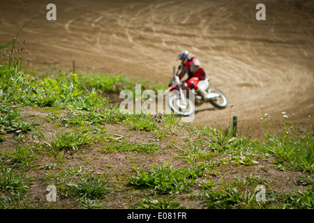 Amatoriale pilota di motocross a Cieszyn pista motocross, Polonia. Foto Stock