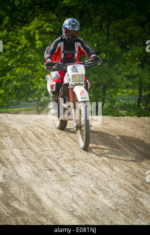 Amatoriale pilota di motocross a Cieszyn pista motocross, Polonia. Foto Stock