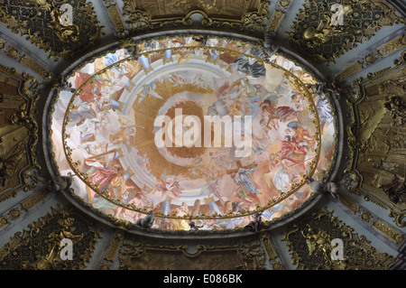 Il soffitto dipinto di Weltenburg chiesa abbaziale, Weltenburg,sul Danubio in Baviera, Germania. Foto Stock