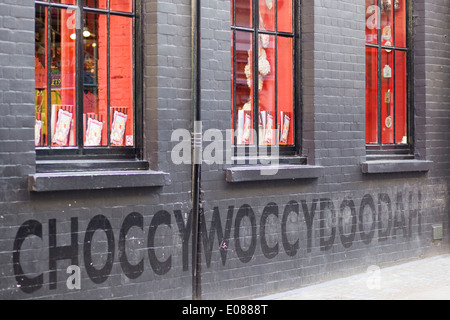 Negozio di fronte del Choccywoccydoodah cake shop a Londra Foto Stock