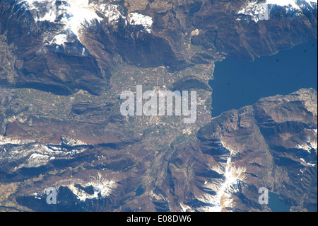 Riva del Garda, il Monte Brione, Monte Rocchetta, il Lago di Garda, Italia Foto Stock