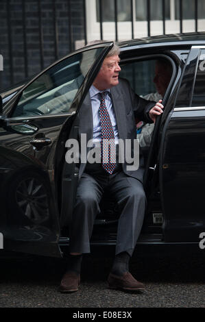 Londra, Regno Unito. Il 6 maggio 2014. Kenneth Clarke arriva al 10 di Downing Street per una riunione del gabinetto, Martedì, 6 maggio 2014. Credito: Heloise/Alamy Live News Foto Stock