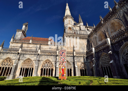 Portogallo: Medievale chiostro del Monastero di Santa Maria da Vitoria in Batalha Foto Stock