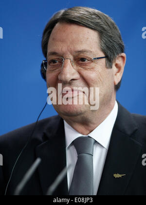 Berlino, Germania. 06 Maggio, 2014. Nikos Anastasiadis, presidente della repubblica di Cipro e il Cancelliere tedesco Angela Merkel a dare una conferenza stampa congiunta dopo la riunione presso la cancelleria tedesca a Berlino. / Immagine: Nikos Anastasiadis, presidente della repubblica di Cipro a credito: Reynaldo Chaib Paganelli/Alamy Live News Foto Stock