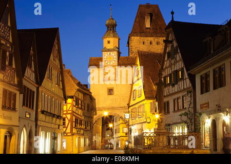 Roderbogen prua e Markusturm Tower, Rothenburg ob der Tauber, romantica strada (Romantische Strasse), Franconia, Baviera, Germania, Europa Foto Stock