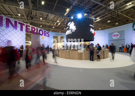 Londra, Regno Unito. 06 Maggio, 2014. Grand Designs Live mostra promossa da Anglian Home miglioramenti, con più di 500 espositori in zone per una tecnologia sostenibile, self-build, design, tecnologia grand interiors, cucine e bagni, giardini, food & casalinghi. Credito: Malcolm Park editoriale/Alamy Live News Foto Stock