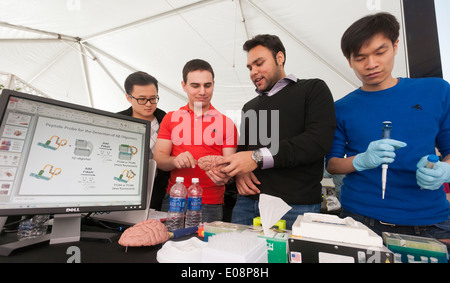 NYU-Scuola Politecnica di ingegneria della seconda ricerca annuale Expo di Brooklyn "Tech Triangolo" di New York Foto Stock