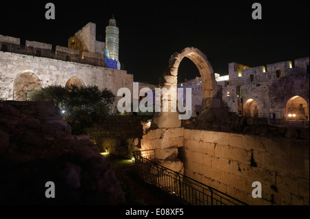 Cortile interno della torre fortificata di David, noto anche come la cittadella di Gerusalemme al margine occidentale della città vecchia di Gerusalemme Est Israele Foto Stock