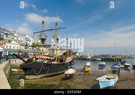 Golden Hind full size replica di Drake's nave a Brixham Devon UK Foto Stock